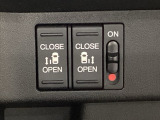 リアドアは乗り降りに便利な両側電動スライドドアです。また運転席に座っていながらスイッチ操作で自在にスライドドアを開け閉めできます。