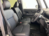 ゆったりと座れる運転席シートですのでストレスなく運転が出来ますよ!