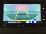 バックでの車庫入れも安心です! リアカメラが付いているバックモニター付のナビを装備しております。操作線もついており距離感も画面から確認できます。