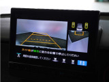 ◆リアカメラdeあんしんプラス◆駐車場をバックで出るときなど、リアワイドカメラの映像から危険を検知。走行中のさまざまな危険回避をサポートします!