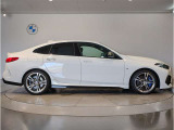 ご納車後も全国約200拠店のBMW正規ディーラーサービス工場にて保証対応いたします。お近くのBMW正規ディーラーをご案内の上、アフターメンテナンスをお受け頂けますので、安心してお乗りいただけます!!