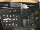 自然に手が届き操作性の良いシフトレバー!