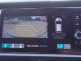 バックカメラの画像です。ガイドラインがスムースな車庫入れをサポートいたします。車庫入れの安心感がアップしますね。