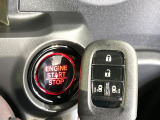【Hondaスマートキー】カバンやポケットに入れたままでもドアの施錠・解錠が可能なスマートキーを装備。エンジンのオン・オフ時もカギを取り出す必要が無いからとっても便利です♪