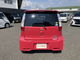 後部座席はプライバシーガラスとなっています。座っている人や置いてある荷物が見えにくくなっているのでプライバシーの確保が出来ます。ぜひ見て確認してみて下さい