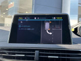 駐車時にステアリング操作をサポートする便利なパークアシストも装備。