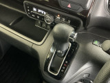 発進時から滑らかに加速する無段階変速のCVTはストップ&ゴーの多い街の中も快適です