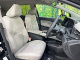 運転席シート廻りは使用感も少なく、良好な状態となっています。前オーナー様が丁寧に使っていたことがよくわかりますね。