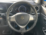 インテリアに合わせたデザインのステアリングは、運転される方のことも考え、運転しやすい形状、大きさです。是非一度、実際に触ってお確かめください。