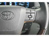 右側はクルーズコントロールをセットできるので高速道路などで運転のサポートをしてくれます!