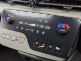 オートエアコンで温度を設定するだけで快適な車内環境を維持することができます!