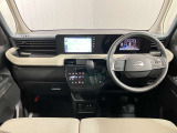 運転席の見晴らしのよさで右折時に気になる斜め方向も良く見えるので安心して運転できます