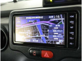 純正ナビを装備。タッチパネル式で使いやすく、お出かけもラクラクです。