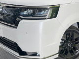 【LEDヘッドライト】悪天候や夜間走行時も良好な視界を確保し安心して運転できる高輝度LEDヘッドライトを装備!点灯速度が早く、消費電力も抑えられています。
