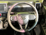 インテリアに合わせたデザインのステアリングは、運転される方のことも考え、運転しやすい形状、大きさです。是非一度、実際に触ってお確かめください。