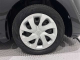 タイヤサイズは(185/60R15)でキャップ付きスチールホイールです!