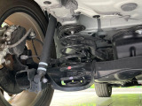 お車を安心してお乗りいただく為には、足回りの定期点検が欠かせません。サービスサポート(有償保証)では無料点検もご提供しており、安心のカーライフをお過ごしいただけるサポート体制が整っています。