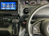 ホンダ純正メモリーナビ搭載なので、遠方へのドライブもお任せ下さい!ステアリング左手側にオーディオ関連のコントロールスイッチを配置しています。操作時は視線を逸らすことなく運転に集中できます