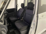 厚みがあって、座り心地のいいシート。運転席も助手席もリラックスしてゆったりと座れます♪
