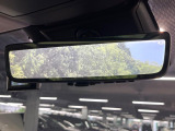 【デジタルインナーミラー】後席の大きな荷物や同乗者で後方が確認しづらい時でも安心!カメラが撮影した車両後方の映像をルームミラー内に表示。クリアな視界で状況の確認が可能です!