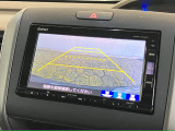 【バックカメラ】リバースにするだけで映ります、後方の安全確認や、狭い駐車場での車庫入れ、雨の日や夜間など視界の悪い時に便利です!安全にバックする為には欠かせない装備です。