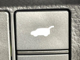 【パワーバックドア】スマートキーや運転席のボタンを押すだけでリアゲートが自動で開閉します!荷物を持っている時や、高い位置にあるバックドアを閉める際に便利な機能です♪