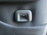 助手席シートバックにはUSBポートついています。
