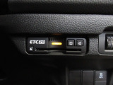ETC付。高速道路の料金所はキャッシュレスで通過です。サービスエリア等にあるスマートインターの出入りも利用可能でとっても便利。ご納車後すぐにお使い頂けるようセットアップしてのお渡しとなります。