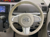 インテリアに合わせたデザインのステアリングは、運転される方のことも考え、運転しやすい形状、大きさです。是非一度、実際に触ってお確かめください。