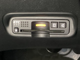 ハンドルの左下にETCがついています。高速道路の料金所の通過も楽々です!。 カードの取り出しもしやすい場所についています。