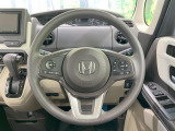 インテリアに合わせたデザインのステアリングは、運転される方のことも考え、運転しやすい形状、大きさです。是非一度、実際に触ってお確かめください。