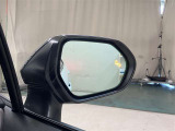 ウインカーミラーにはBSM(ブラインドスポットモニター)を搭載。隣を走る車両が死角に入るとLEDインジケーターを点灯。また、ウィンカーを出すとインジケーターも光って点滅!注意を促してくれます