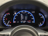 【メーターまわり】ドライバーから見やすい位置にあって安全運転に寄与します。マルチインフォメーションディスプレイでは、クルマに関する情報の確認はもちろん、各種安全機能・装備のON/OFFも設定可能。