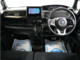 運転にかかわる様々な操作を安全に行えるように視点移動が少なく、操作性に配慮されたスイッチ類が凝縮されたコクピットです。
