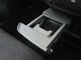 スライド式のドリンクホルダーが使い勝手良いです。使わない時はスッキリ収納できますよ
