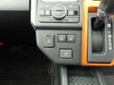 【シートヒーター】運転席と助手席をそれぞれ独立して操作できるため、座る人と室内温度にあわせた快適なシート温度が得られます♪