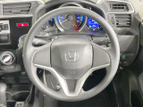インテリアに合わせたデザインのステアリングは、運転される方のことも考え、運転しやすい形状、大きさです。是非一度、実際に触ってお確かめください。