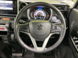 【純正革巻きステアリング】上質な革を使用することで、手にしっかり馴染みとても運転しやすいハンドルです♪