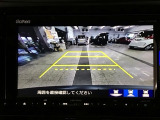 【バックカメラ】運転が苦手な方も車庫入れラクラクです!ギアをリバースに入れれば自動的に切り換わりますので、面倒な操作は不要です♪狭い駐車場もお車を傷つけず安心ですね!