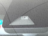 【プリクラッシュセーフティ】前方の車両等を検知し、衝突しそうな時は警報で注意を促し、ブレーキを踏む力をサポート。ブレーキを踏めなかった場合は衝突被害軽減ブレーキが作動、衝突回避をサポートします。