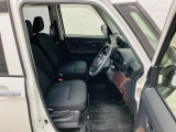 クリーニングをしっかり行っていますので、運転席・助手席どちらもきれいになっております!