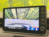 【バックカメラ】駐車時に後方がリアルタイム映像で確認できます。大型商業施設や立体駐車場での駐車時や、夜間のバック時に大活躍!運転スキルに関わらず、今や必須となった装備のひとつです!