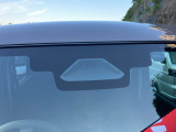 【衝突被害軽減ブレーキ】前方の車両や歩行者を検知し、ブザー音や表示によって警告!衝突の可能性が高まるとブレーキ踏力をアシストしてくれますが、あくまでもサポートですので運転手の判断・操作が大事です☆