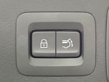 【パワーバックドア】スマートキーや運転席のボタンを押すだけでリアゲートが自動で開閉します!荷物を持っている時や、高い位置にあるバックドアを閉める際に便利な機能です♪