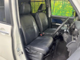 運転席シート廻りは使用感も少なく、良好な状態となっています。前オーナー様が丁寧に使っていたことがよくわかりますね。