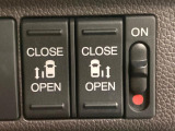 【両側パワースライドドア】スマートキーや運転席のスイッチで後席両側スライドドアの開閉が可能♪電動だから力を入れてドアを開ける必要が無く、小さなお子様でも簡単に開け閉めでき快適です♪