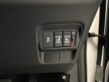 【両側パワースライドドア】です。リモコンや運転席のスイッチ操作で楽々自動開閉。