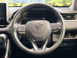 インテリアに合わせたデザインのステアリングは、運転される方のことも考え、運転しやすい形状、大きさです。是非一度、実際に触ってお確かめください。