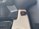 社外ナビ装着車ですが、純正アラウンドビューモニターも使用可能!専用切替ボタンで映像を呼び出せるので、駐車時や狭い道での取り回しをしっかりサポートします♪