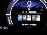 隣車線を走る車両をレーダーで検知し、ドアミラーでは確認しにくい後側方エリアに存在する車両に加え、急接近してくる車両も検知します。車両を検知するとドアミラーに搭載されたLEDインジケーターが点灯します。